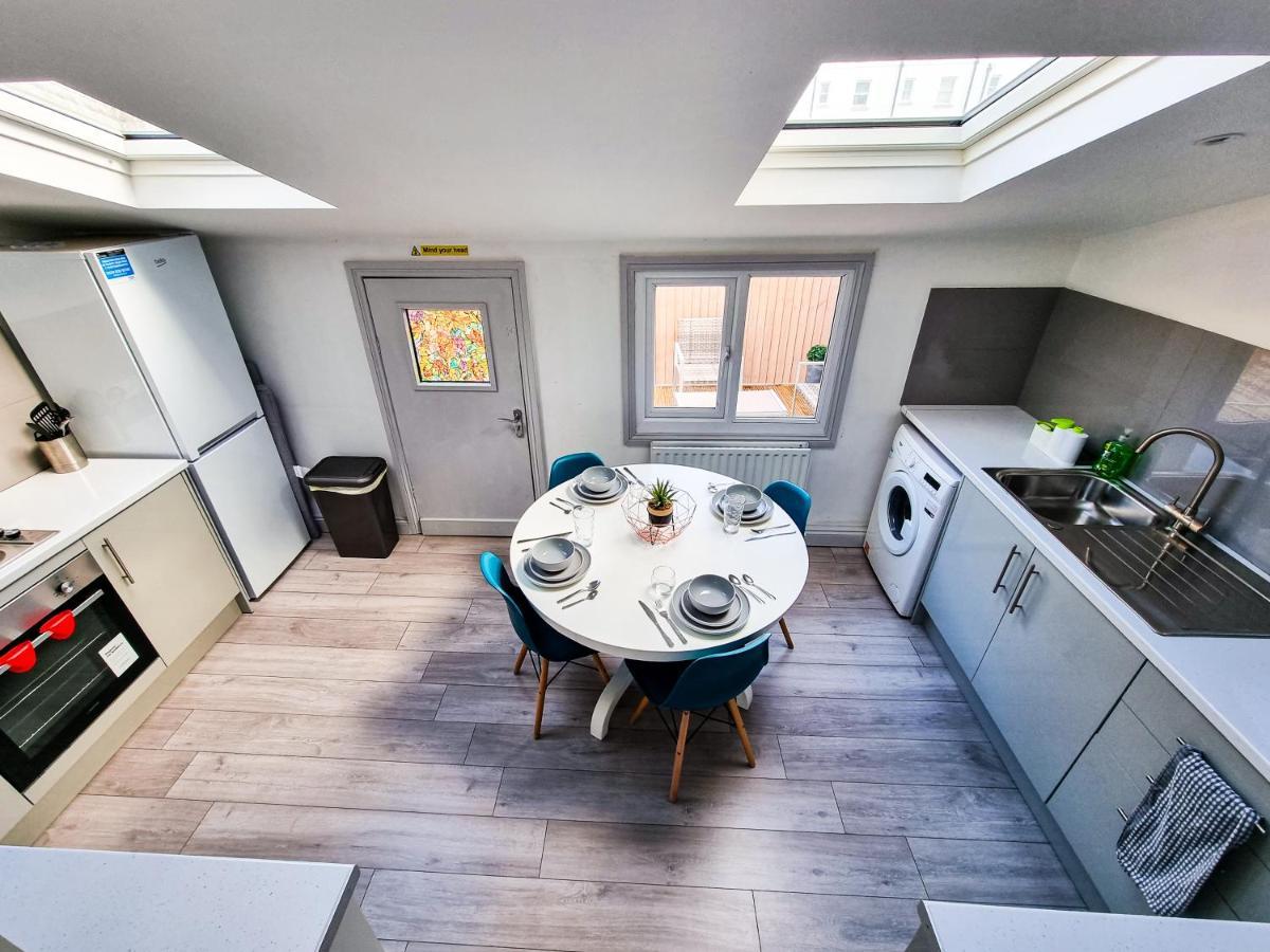 Newly Refurbished Flat In Central Cheltenham With Parking Exteriör bild