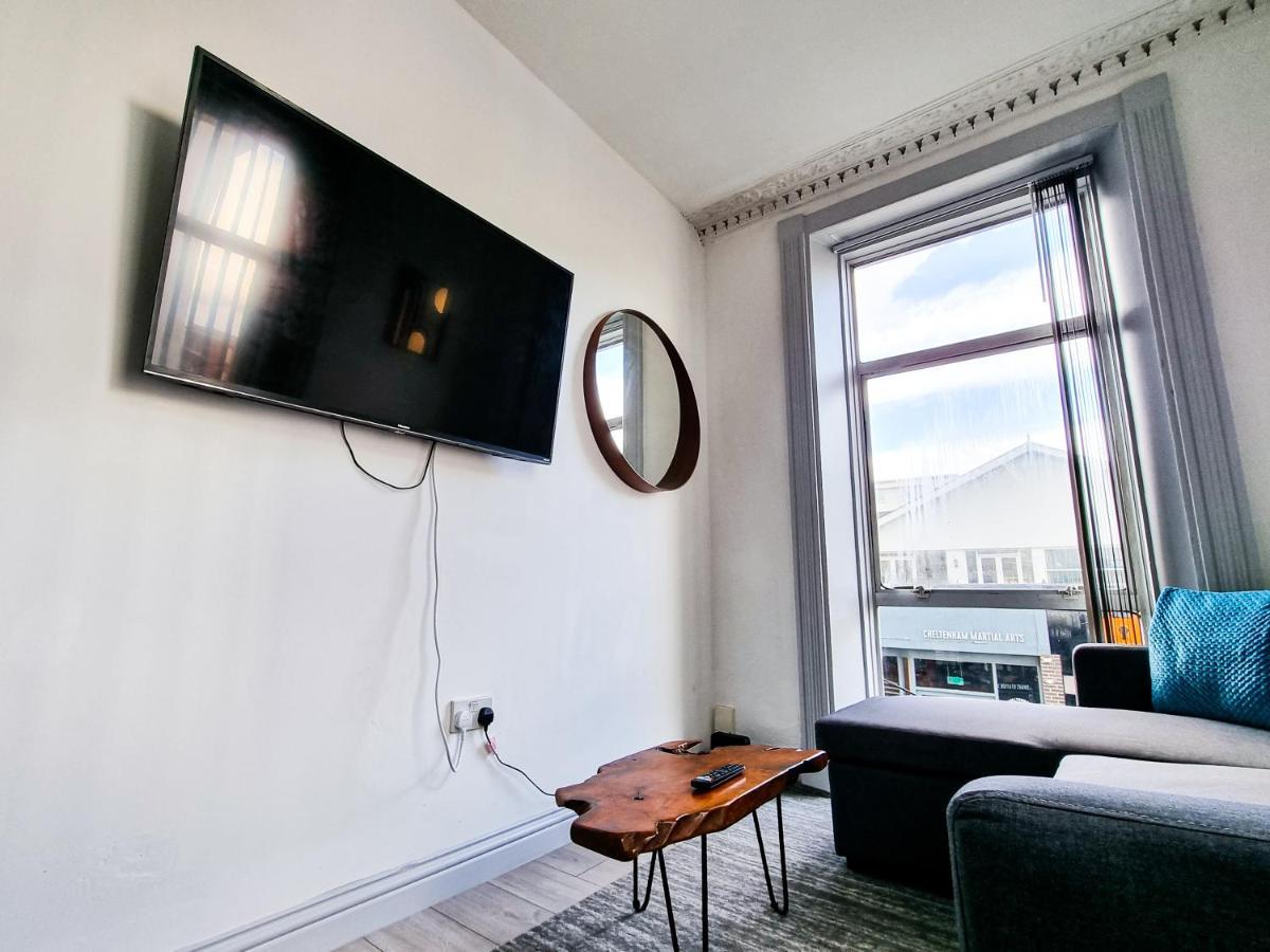 Newly Refurbished Flat In Central Cheltenham With Parking Exteriör bild