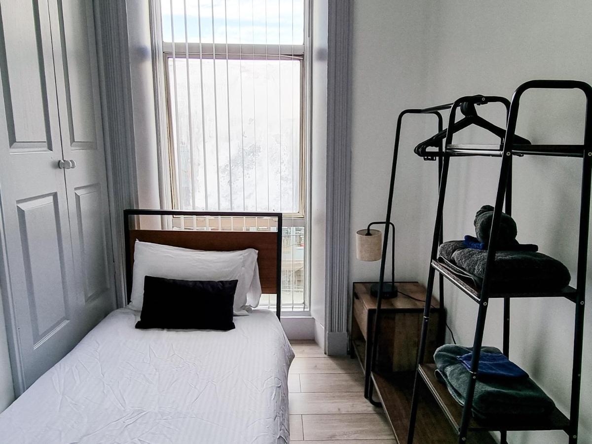Newly Refurbished Flat In Central Cheltenham With Parking Exteriör bild