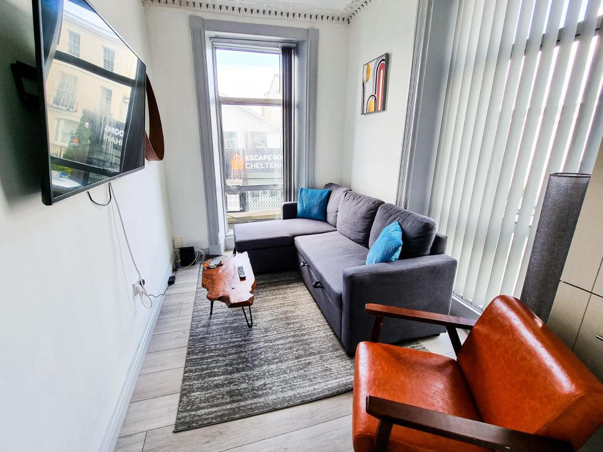 Newly Refurbished Flat In Central Cheltenham With Parking Exteriör bild