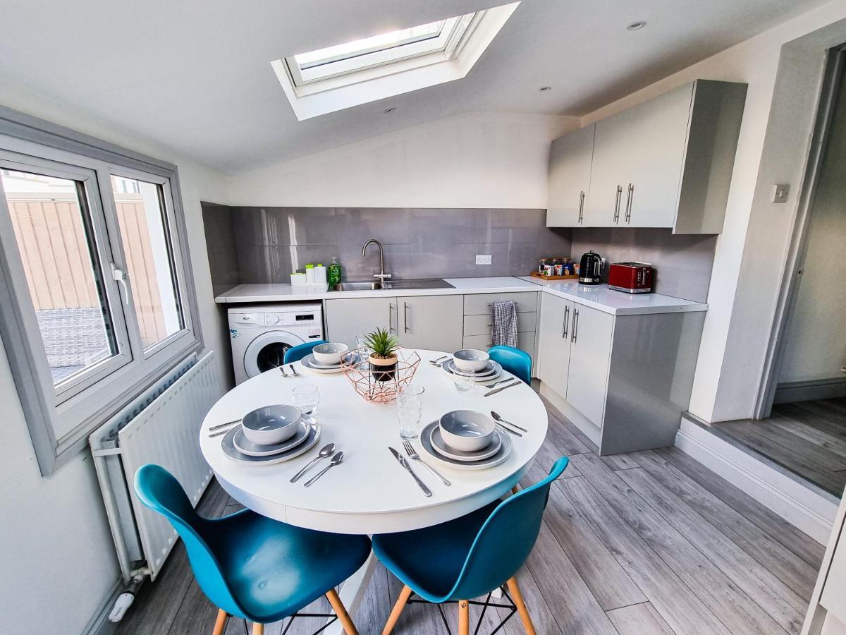 Newly Refurbished Flat In Central Cheltenham With Parking Exteriör bild