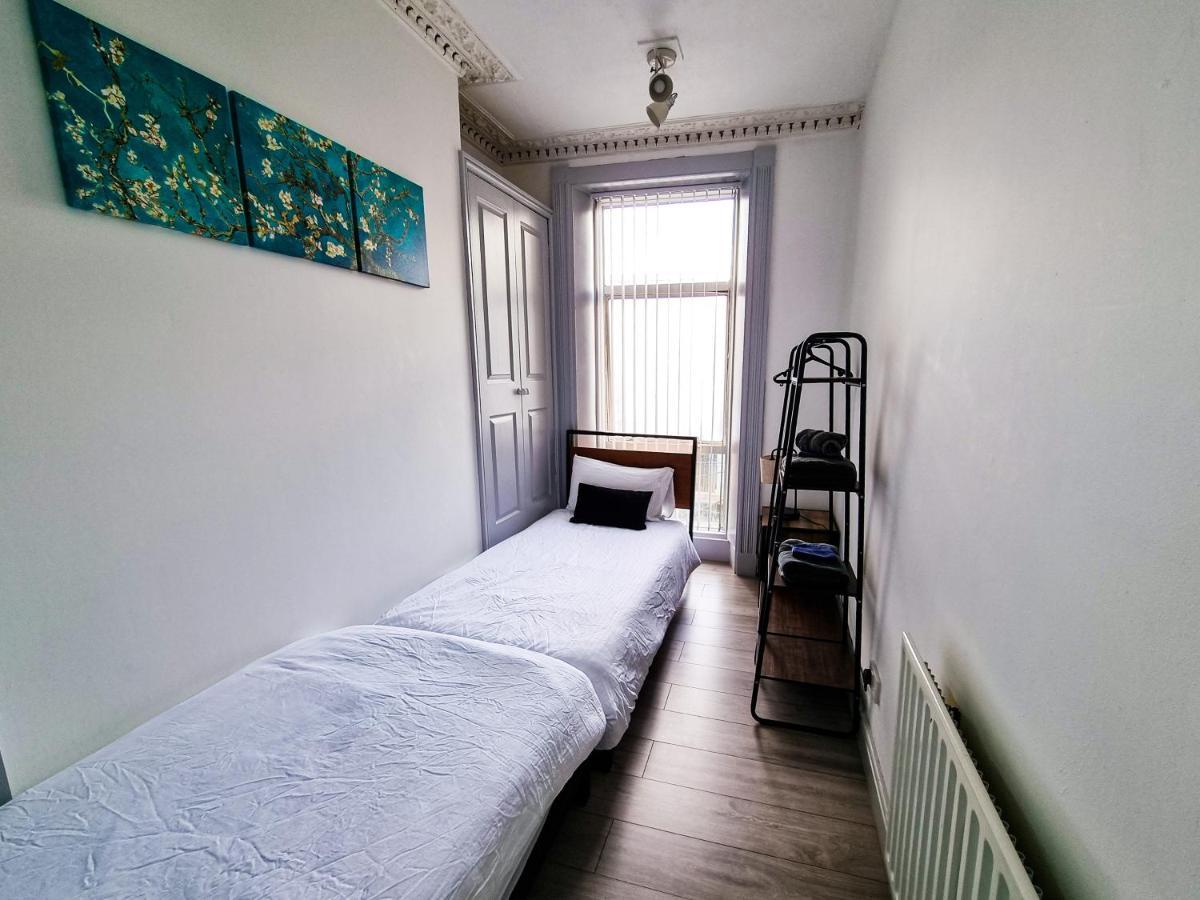 Newly Refurbished Flat In Central Cheltenham With Parking Exteriör bild